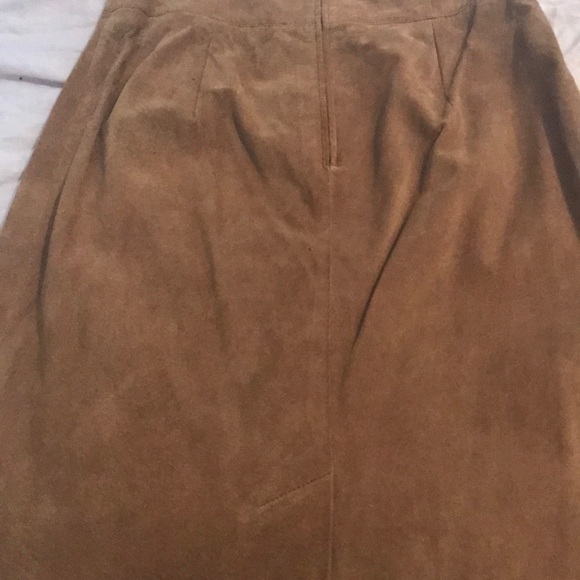 Jones New York suede skirt in camel - Picture 5 of 5